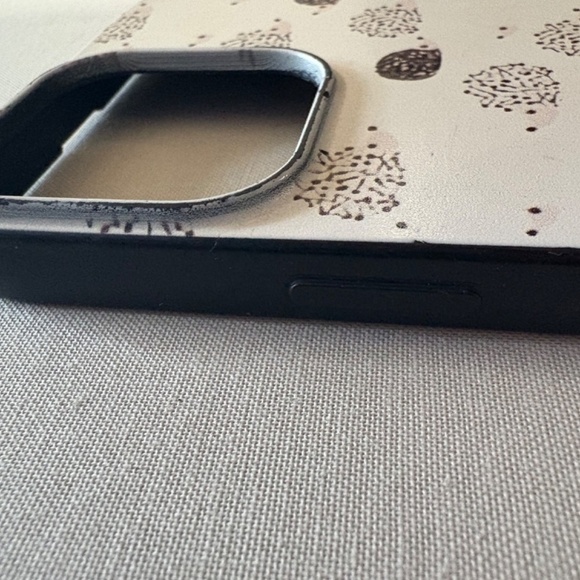 Free with Bundle Purchase! Cover for iPhone 13 Hedgehog - Picture 5 of 6